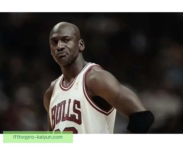 历史上的今天：足球界里程碑事件回顾，值得关注的精彩瞬间重温