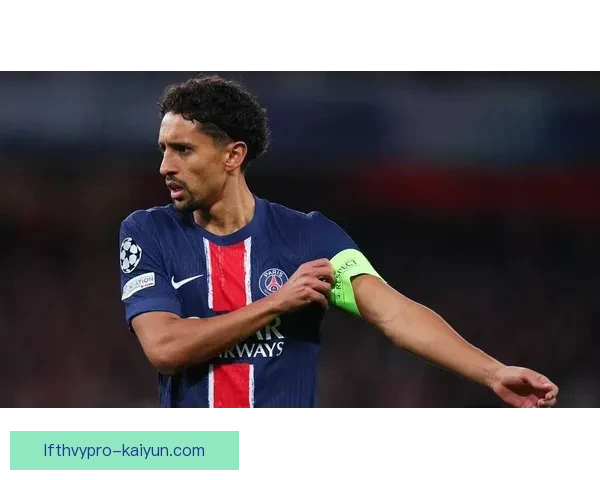 马尔基尼奥斯速度优势显著，近期表现稳健，成为球队防线重要支柱