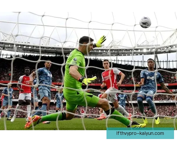 马丁内斯门线技术持续提升，展现出卓越的扑救表现和稳定的门前把控能力