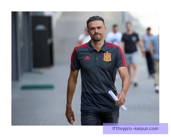 恩里克训练方式强调高强度对抗与战术纪律，近期效果显现转换效率持续提升